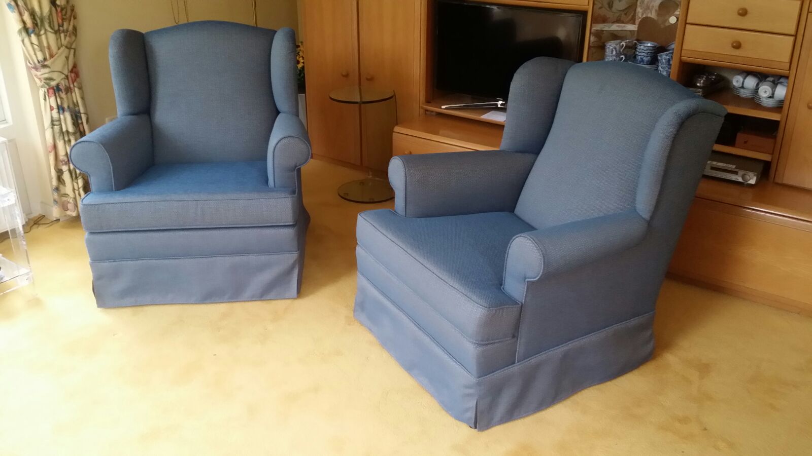 Herstoffering_stoelen_met_Saum_und_Viebahn_bekleding_2.jpg