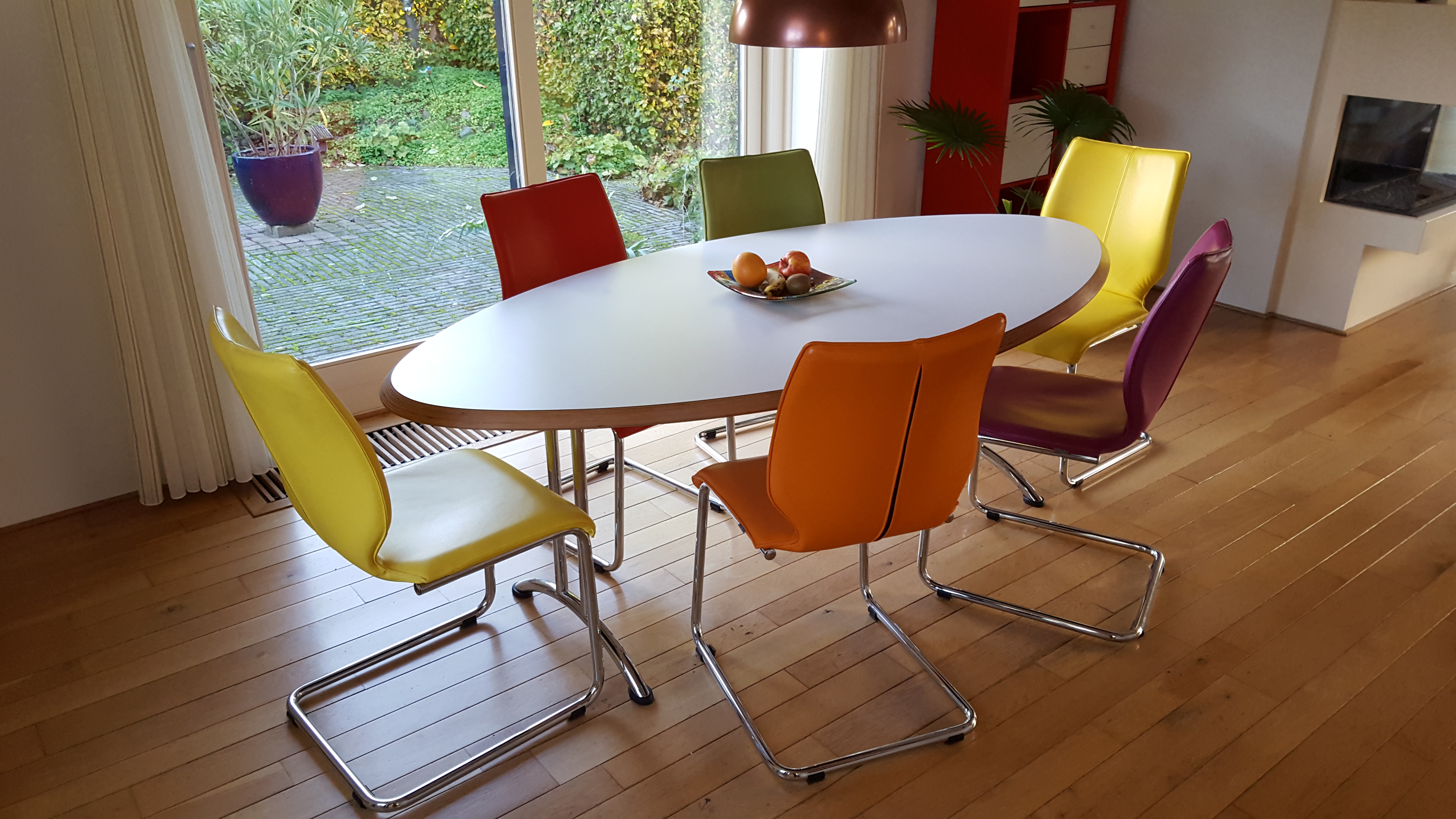 Ovale_tafel_op_maat_kunststof.jpg
