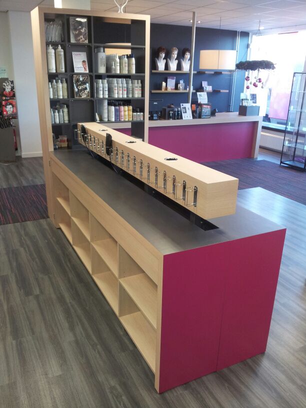 Winkelinterieur_op_maat_Capelle_haarwerken.jpg