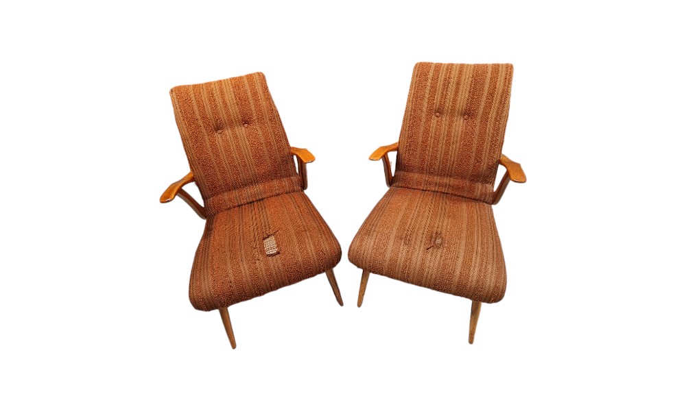 Een oud meubel niet weggooien. Deze kun je nog prima opnieuw bekleden, houtwerk schuren en lakken of lijmen. De kwaliteit is veel beter als meubels die nu nieuw verkocht worden en het is veel origineler als met de meute meegaan